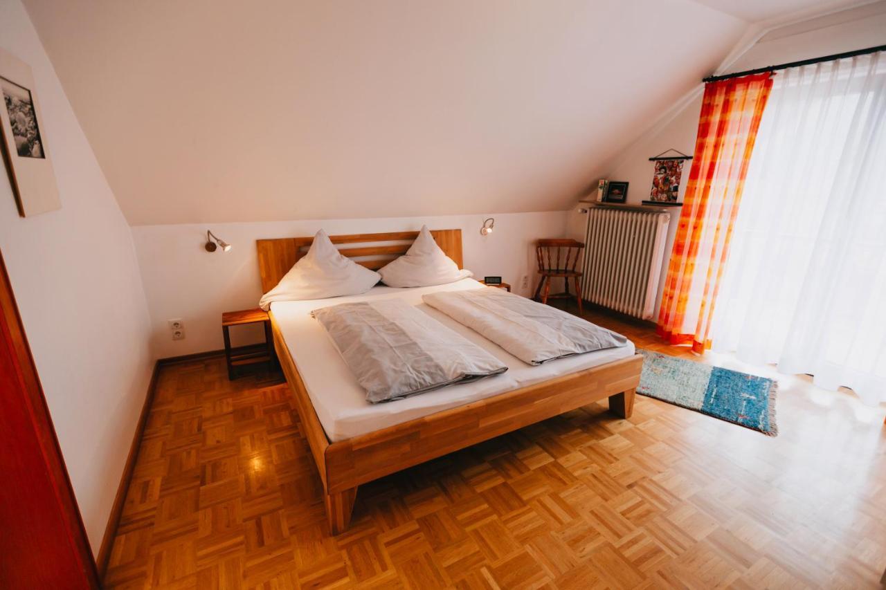 Bio-Weingut Staffelter Hof Guest House Krov Exterior photo